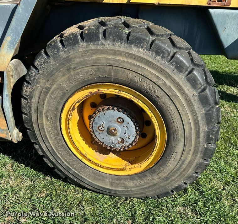 image for item EJ0262 2000 Badger 1085D wheeled excavator