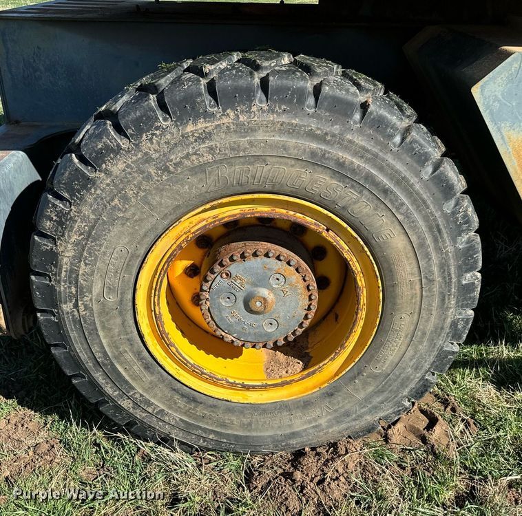 image for item EJ0262 2000 Badger 1085D wheeled excavator