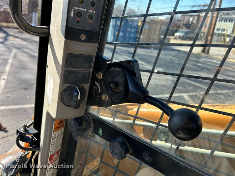 image for item EK4010 2011 Case SV250 skid steer loader