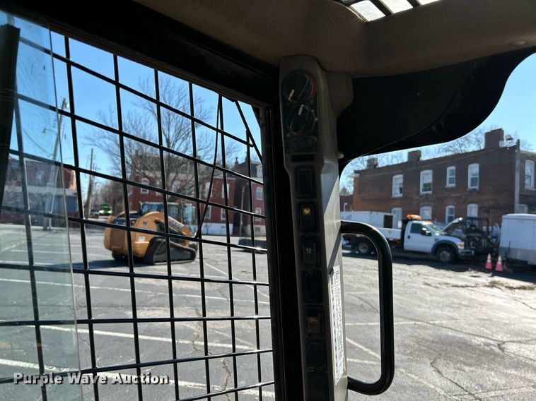 image for item EK4010 2011 Case SV250 skid steer loader