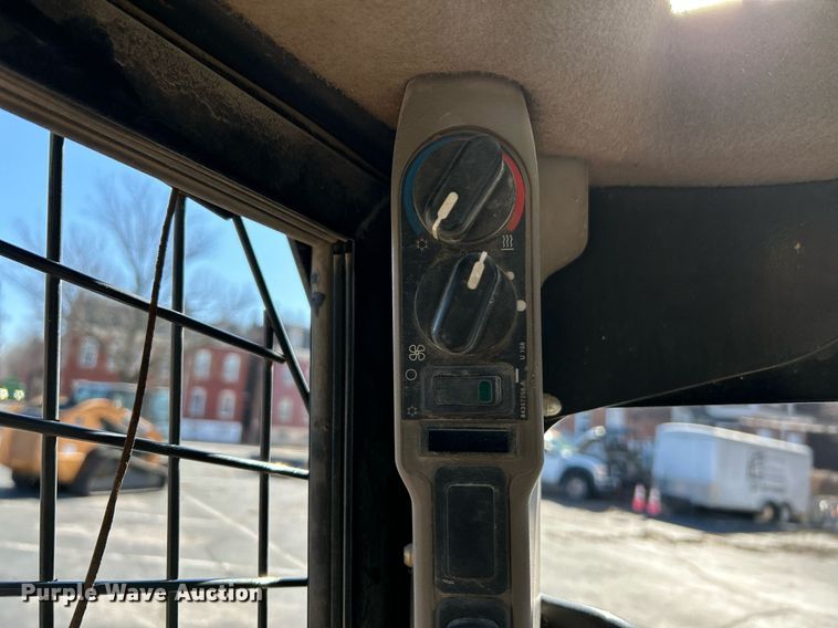 image for item EK4010 2011 Case SV250 skid steer loader