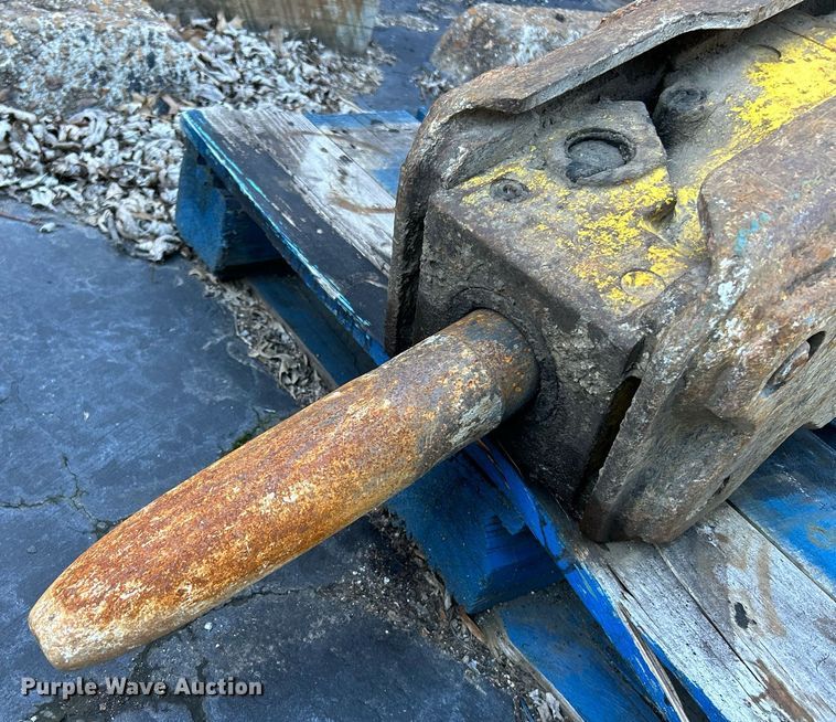 image for item EK4013 Stanley MB05 breaker