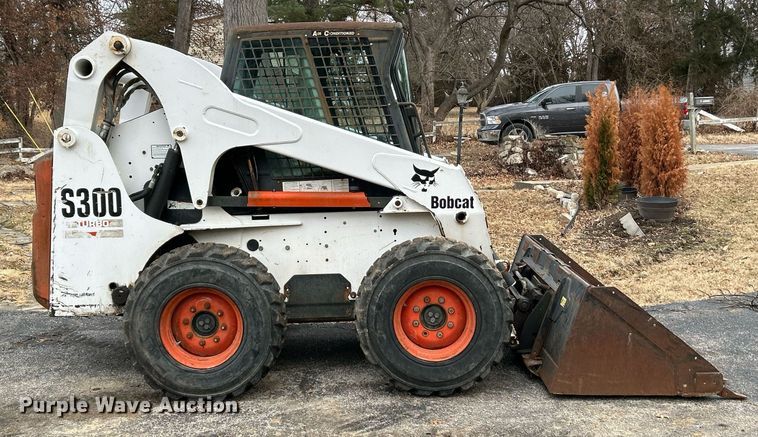 image for item EK4040 2005 Bobcat S300 skid steer loader