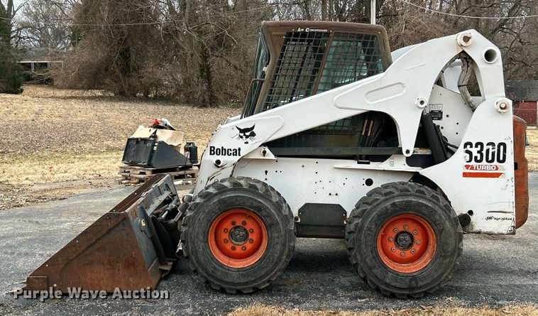 image for item EK4040 2005 Bobcat S300 skid steer loader