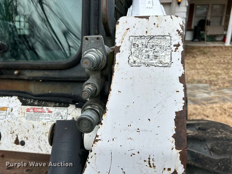 image for item EK4040 2005 Bobcat S300 skid steer loader