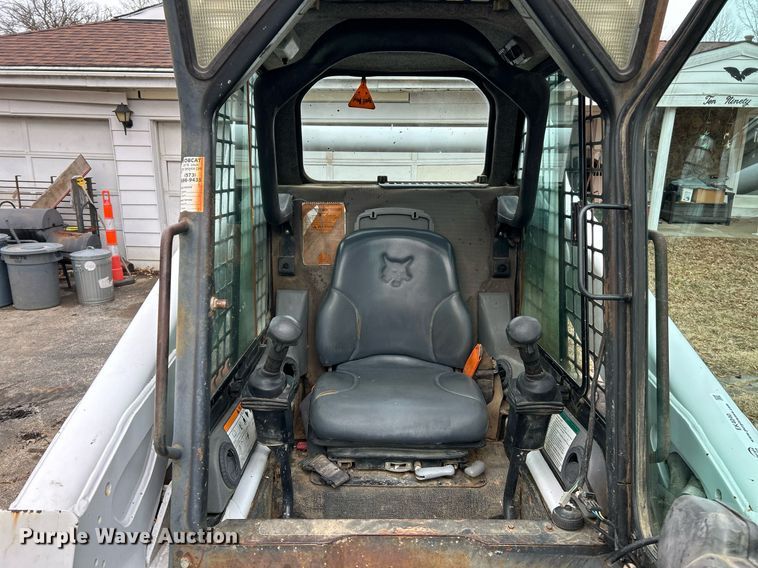 image for item EK4040 2005 Bobcat S300 skid steer loader
