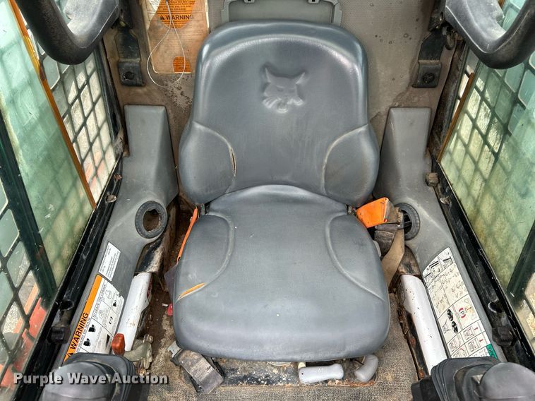 image for item EK4040 2005 Bobcat S300 skid steer loader