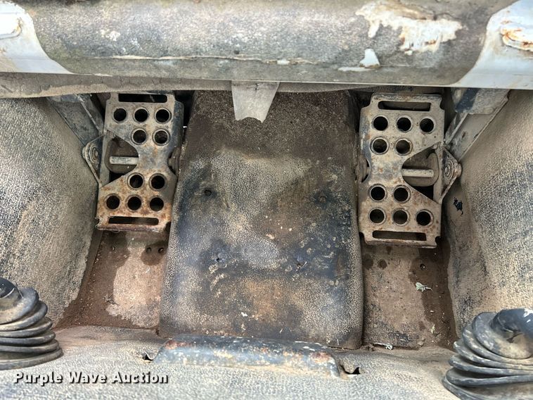 image for item EK4040 2005 Bobcat S300 skid steer loader