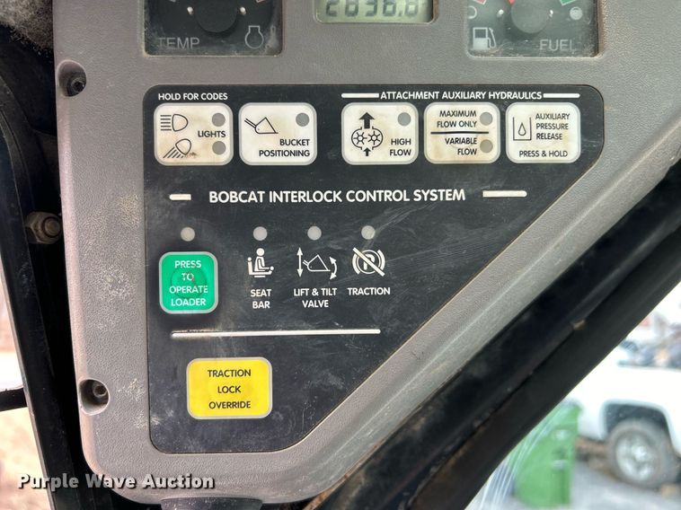 image for item EK4040 2005 Bobcat S300 skid steer loader