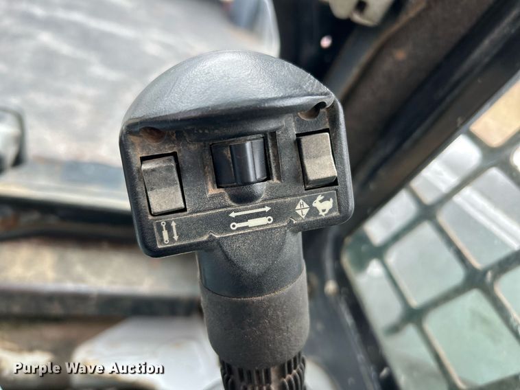 image for item EK4040 2005 Bobcat S300 skid steer loader