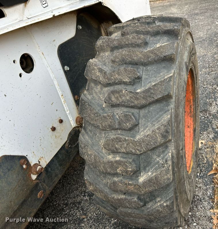 image for item EK4040 2005 Bobcat S300 skid steer loader
