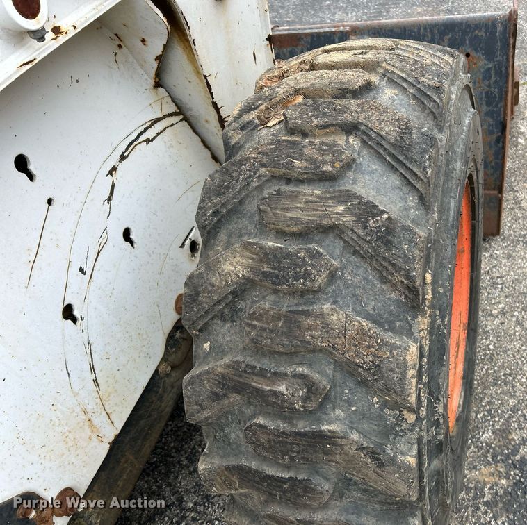 image for item EK4040 2005 Bobcat S300 skid steer loader