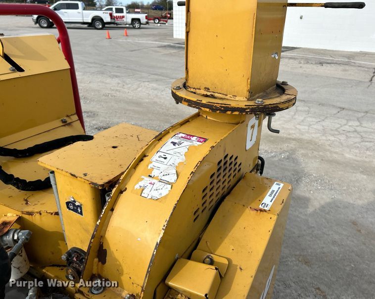 image for item EK4056 2015 Vermeer BC700XL wood chipper
