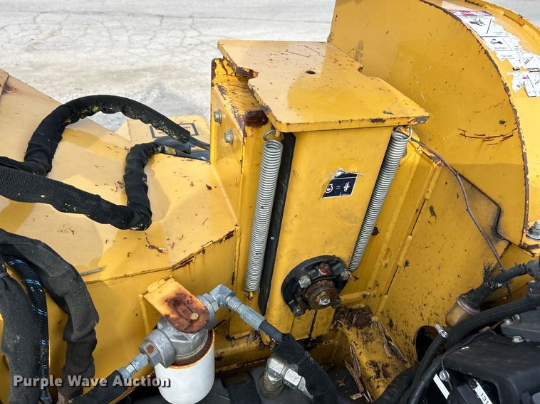 image for item EK4056 2015 Vermeer BC700XL wood chipper