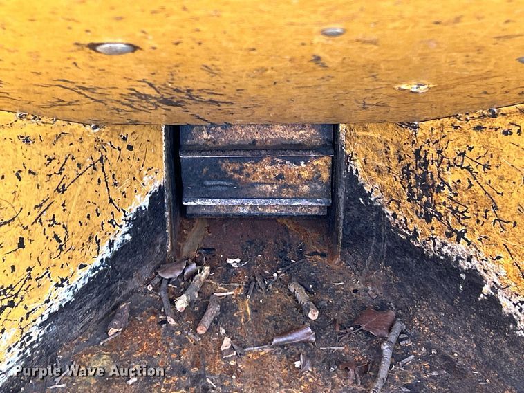 image for item EK4056 2015 Vermeer BC700XL wood chipper