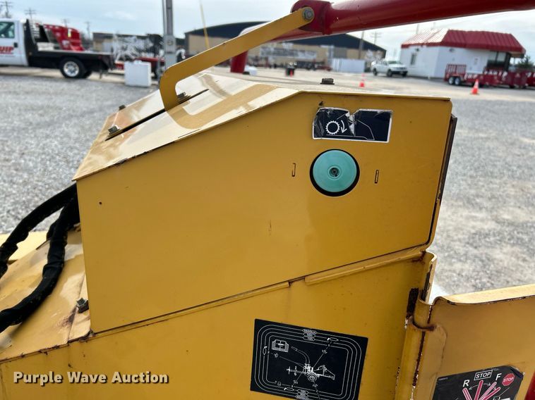 image for item EK4056 2015 Vermeer BC700XL wood chipper