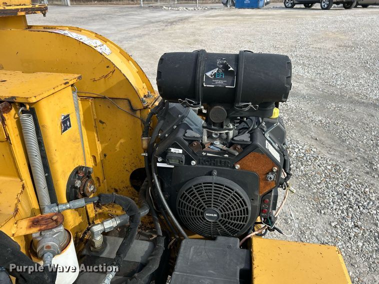 image for item EK4056 2015 Vermeer BC700XL wood chipper