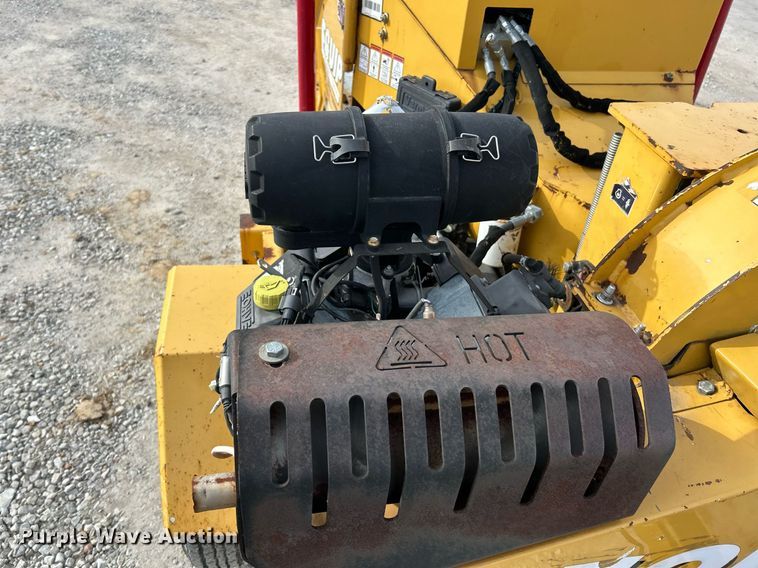 image for item EK4056 2015 Vermeer BC700XL wood chipper