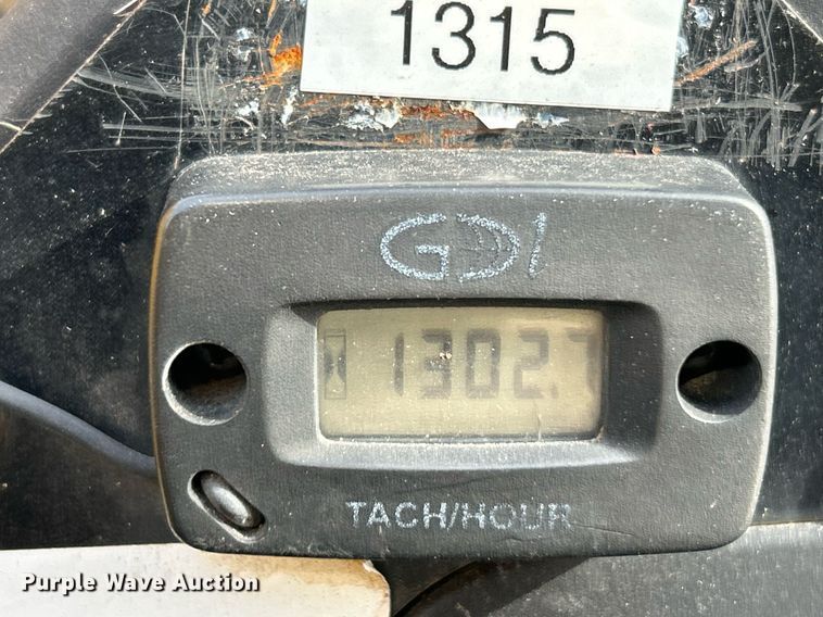 image for item EK4056 2015 Vermeer BC700XL wood chipper