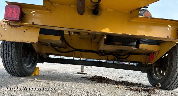 image for item EK4056 2015 Vermeer BC700XL wood chipper