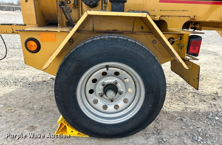 image for item EK4056 2015 Vermeer BC700XL wood chipper