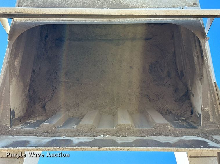 image for item EK9984 2011 Global MX3 street sweeper truck