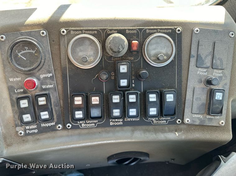 image for item EK9984 2011 Global MX3 street sweeper truck