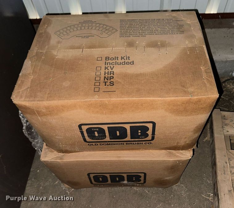 image for item EK9984 2011 Global MX3 street sweeper truck