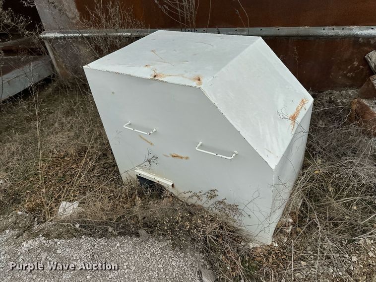 image for item HL9229 (2) gravity feed bins