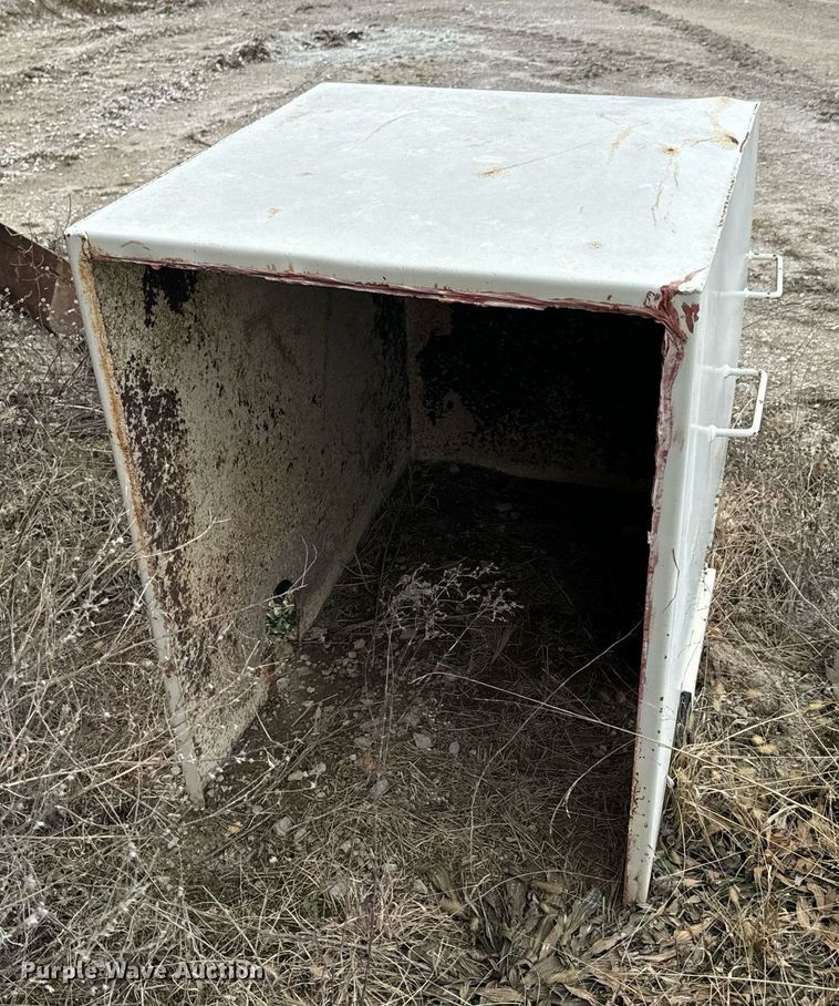 image for item HL9229 (2) gravity feed bins