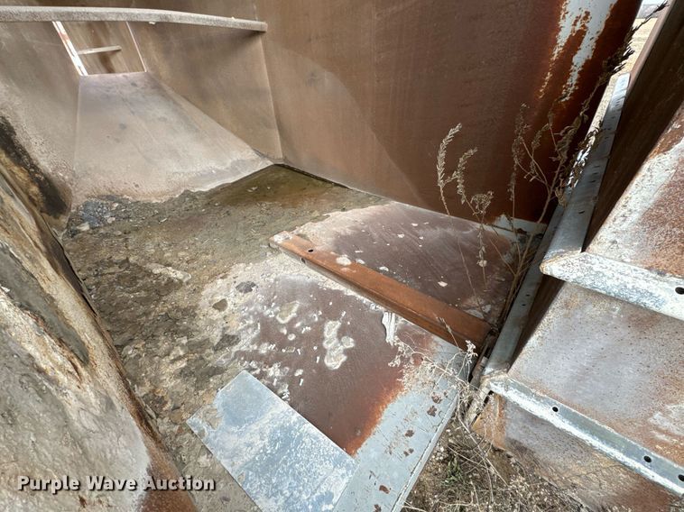 image for item HL9229 (2) gravity feed bins