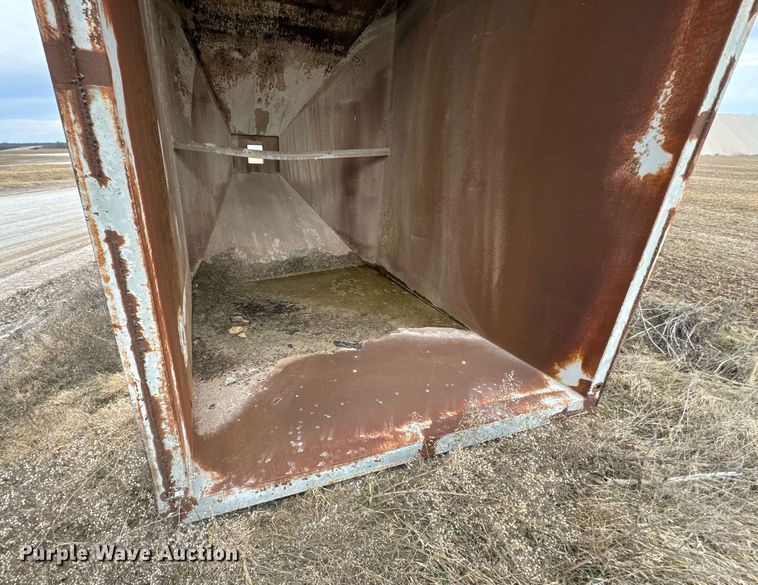 image for item HL9229 (2) gravity feed bins