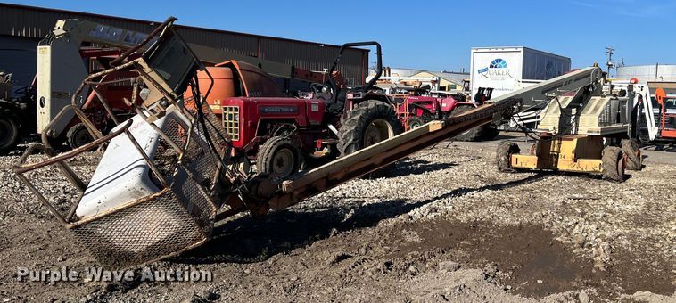 image for item JS9980 1994 JLG 40H boom lift