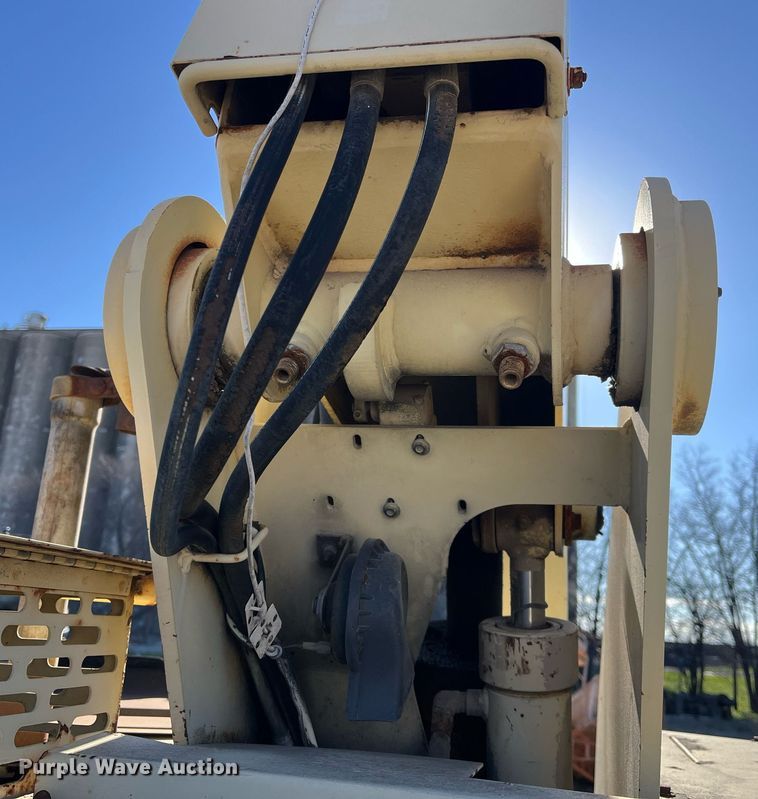 image for item JS9980 1994 JLG 40H boom lift