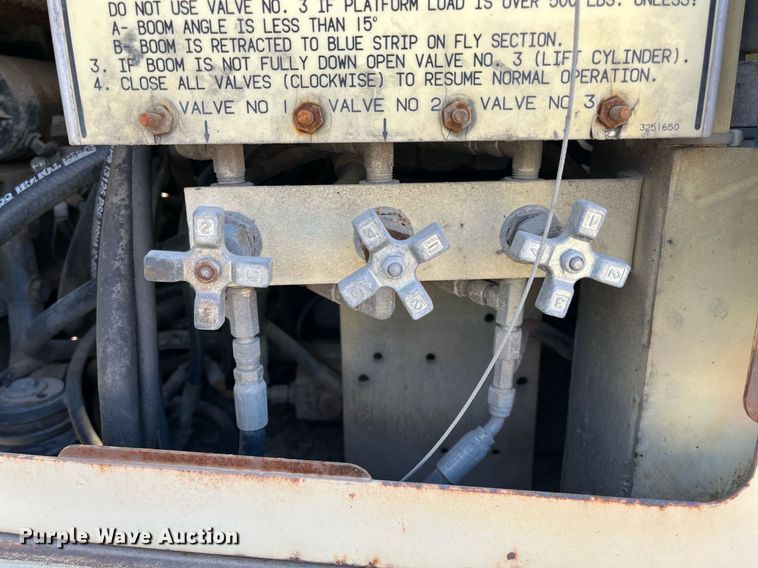 image for item JS9980 1994 JLG 40H boom lift