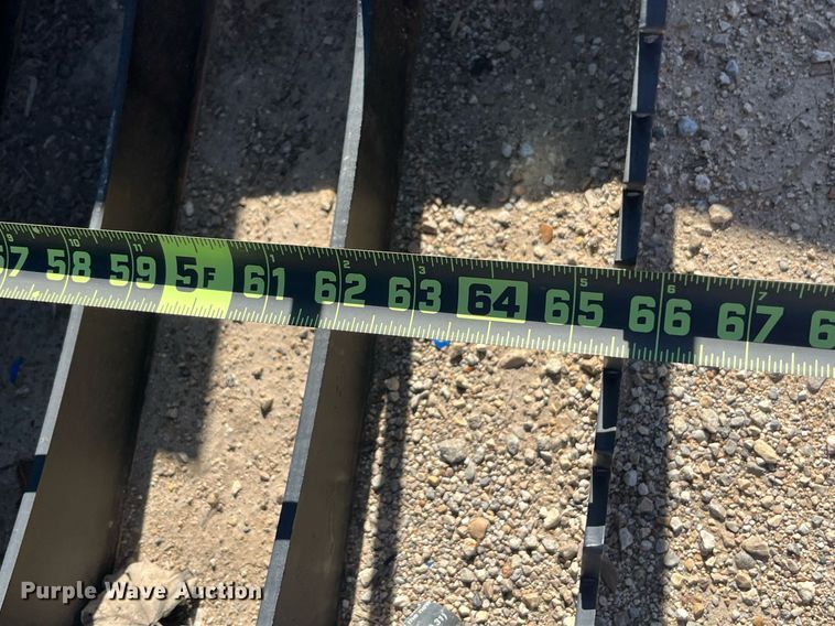 image for item JS9984 Skid steer grapple bucket