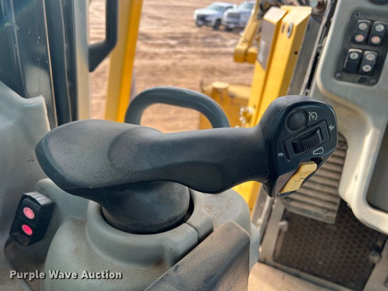 image for item JT9015 2013 Caterpillar D6T XL dozer