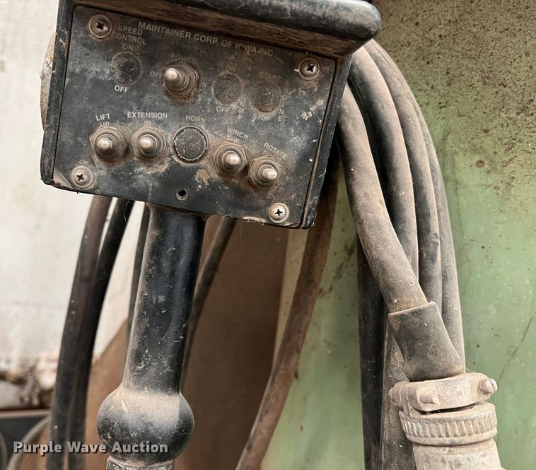 image for item JT9017 Maintainer 10000 series  crane