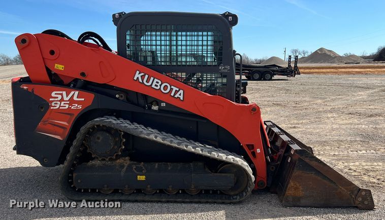 image for item JT9024 2021 Kubota  SVL95-2s tracked skid steer loader
