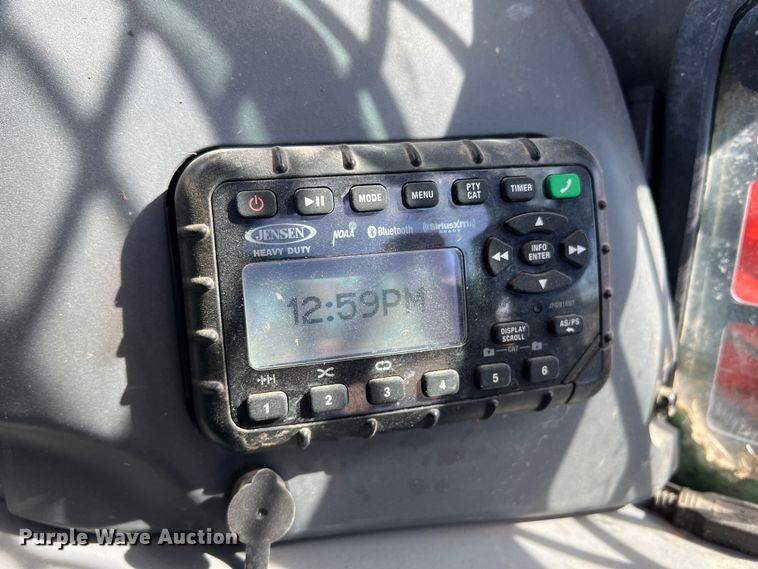 image for item JT9024 2021 Kubota  SVL95-2s tracked skid steer loader