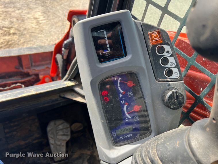 image for item JT9024 2021 Kubota  SVL95-2s tracked skid steer loader