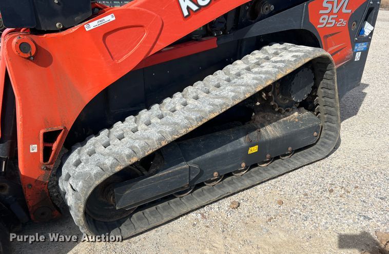 image for item JT9024 2021 Kubota  SVL95-2s tracked skid steer loader