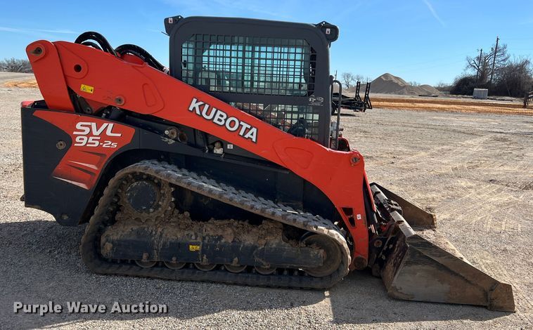 image for item JT9027 2021 Kubota SVL 95-2s tracked skid steer loader