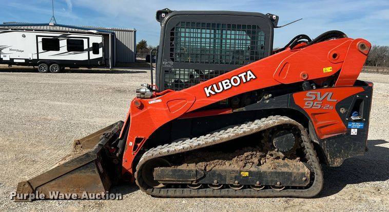 image for item JT9027 2021 Kubota SVL 95-2s tracked skid steer loader