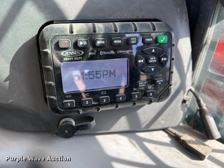 image for item JT9027 2021 Kubota SVL 95-2s tracked skid steer loader