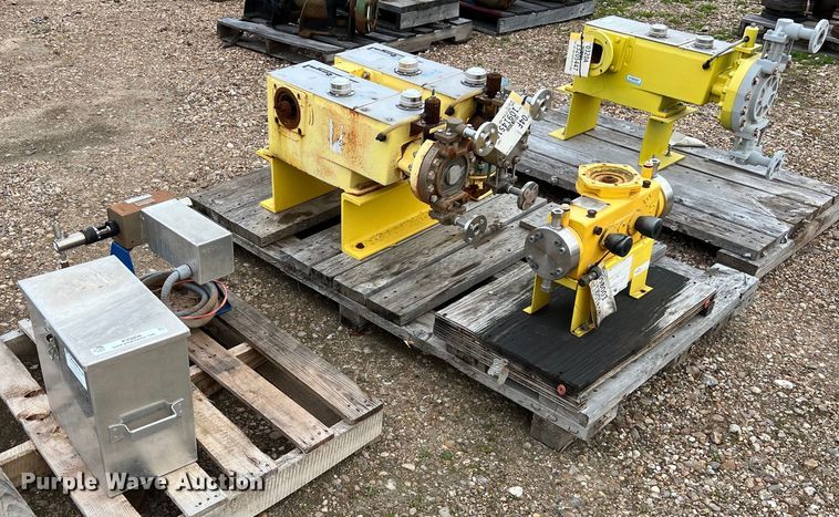 image for item KV9856 (3) pallets of pumps