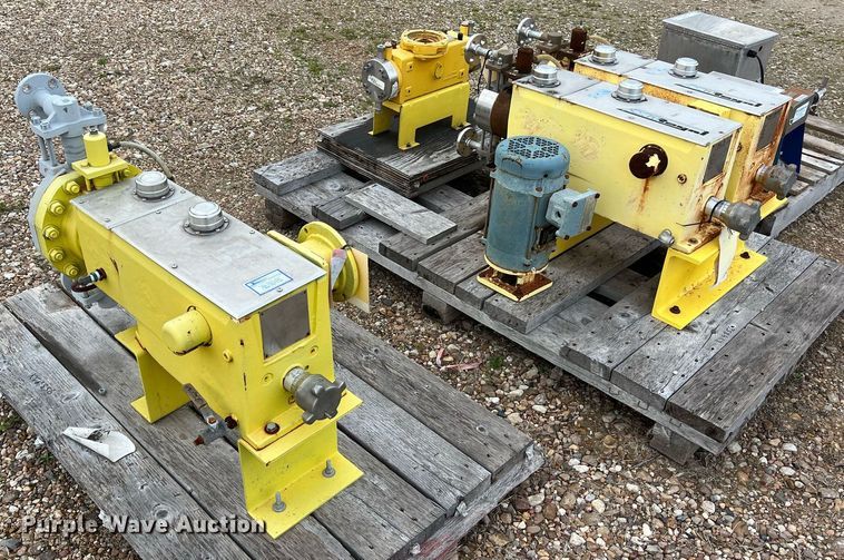 image for item KV9856 (3) pallets of pumps