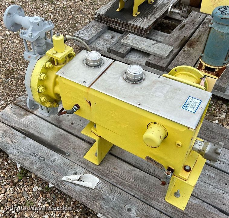 image for item KV9856 (3) pallets of pumps