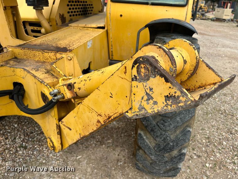 image for item KV9862 2004 Gehl DL10H telehandler
