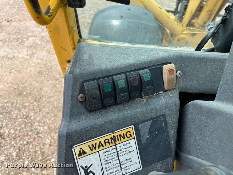 image for item KV9862 2004 Gehl DL10H telehandler